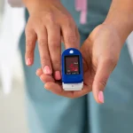 پالس اکسیمتر چیست + نحوه استفاده از آن